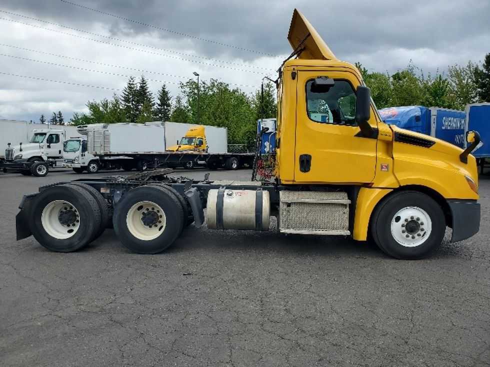 Day Cab Tractor-Heavy Duty Tractors-Freightliner-2019-T12664ST-Portland-OR-544,168\n\t\tmiles-$ 35,000 - Image 8