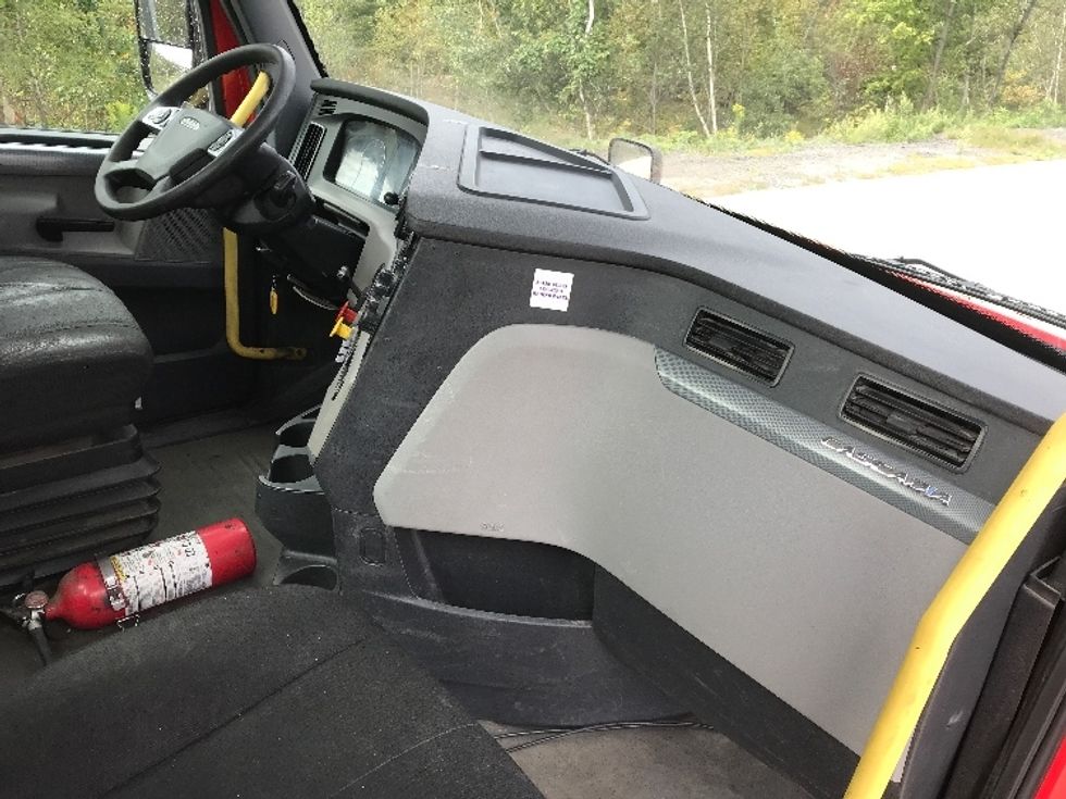 Day Cab Tractor-Heavy Duty Tractors-Freightliner-2019-T12664ST-Pottsville-PA-607,621\n\t\tmiles-$ 27,500 - Image 12