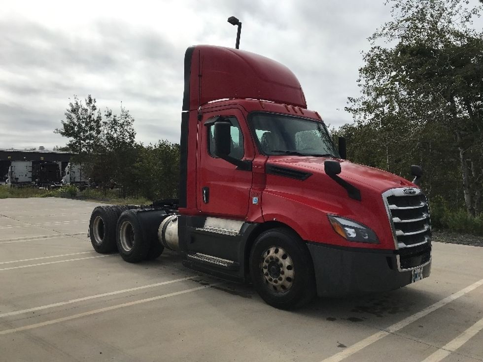 Day Cab Tractor-Heavy Duty Tractors-Freightliner-2019-T12664ST-Pottsville-PA-628,786\n\t\tmiles-$ 26,500 - Image 1