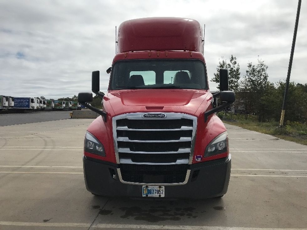 Day Cab Tractor-Heavy Duty Tractors-Freightliner-2019-T12664ST-Pottsville-PA-628,786\n\t\tmiles-$ 26,500 - Image 2
