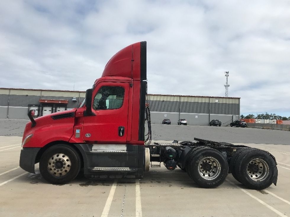 Day Cab Tractor-Heavy Duty Tractors-Freightliner-2019-T12664ST-Pottsville-PA-628,786\n\t\tmiles-$ 26,500 - Image 4