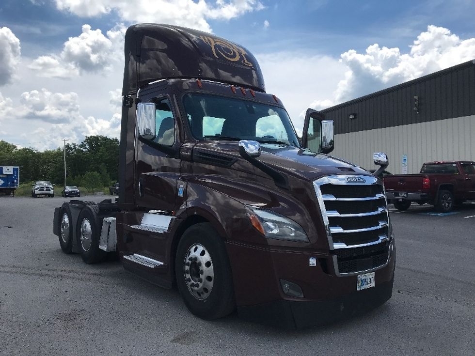 Day Cab Tractor-Heavy Duty Tractors-Freightliner-2019-T12664ST-Pottsville-PA-668,405 miles-$ 54,000