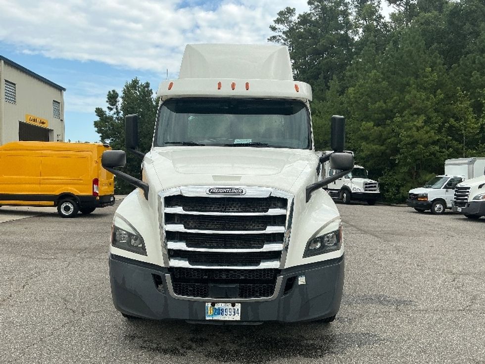 Day Cab Tractor-Heavy Duty Tractors-Freightliner-2019-T12664ST-Prince George-VA-369,000\n\t\tmiles-$ 43,250 - Image 2