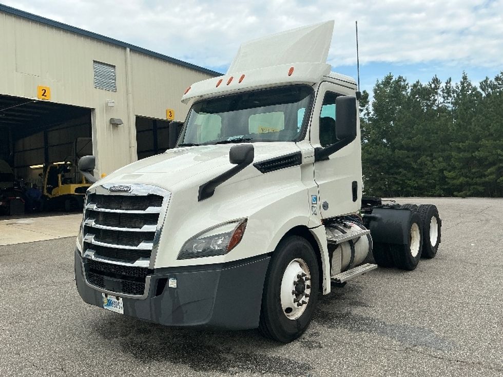 Day Cab Tractor-Heavy Duty Tractors-Freightliner-2019-T12664ST-Prince George-VA-369,000\n\t\tmiles-$ 43,250 - Image 3