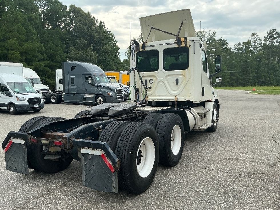 Day Cab Tractor-Heavy Duty Tractors-Freightliner-2019-T12664ST-Prince George-VA-369,000\n\t\tmiles-$ 43,250 - Image 7