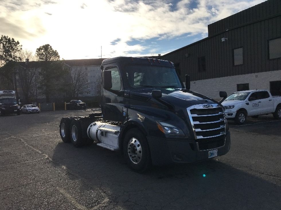 Day Cab Tractor-Heavy Duty Tractors-Freightliner-2019-T12664ST-Prince George-VA-401,776\n\t\tmiles-$ 45,500 - Image 1