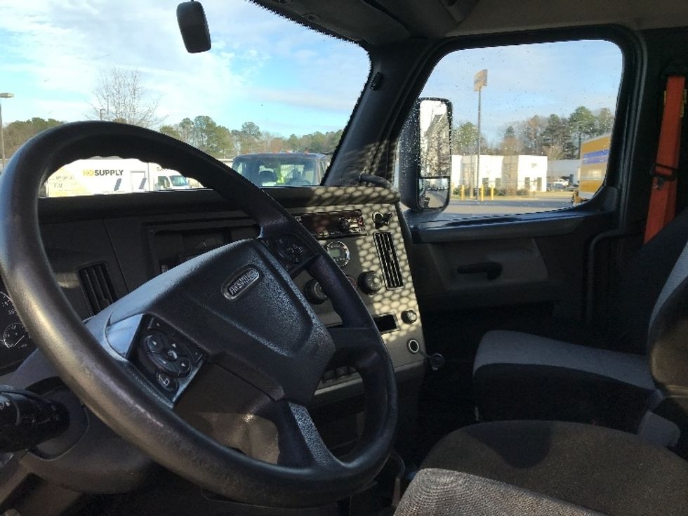 Day Cab Tractor-Heavy Duty Tractors-Freightliner-2019-T12664ST-Prince George-VA-401,776\n\t\tmiles-$ 45,500 - Image 10