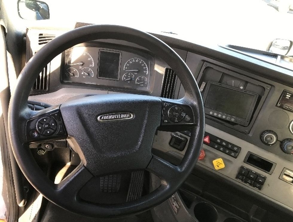 Day Cab Tractor-Heavy Duty Tractors-Freightliner-2019-T12664ST-Prince George-VA-401,776\n\t\tmiles-$ 45,500 - Image 11