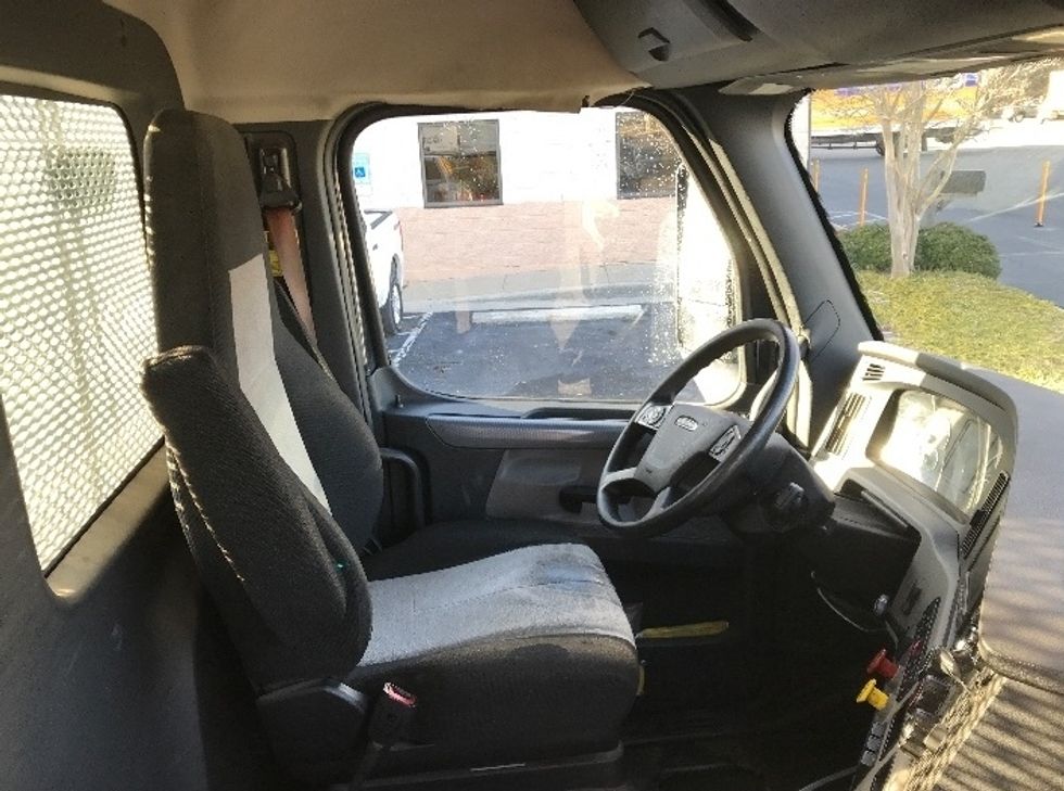 Day Cab Tractor-Heavy Duty Tractors-Freightliner-2019-T12664ST-Prince George-VA-401,776\n\t\tmiles-$ 45,500 - Image 14