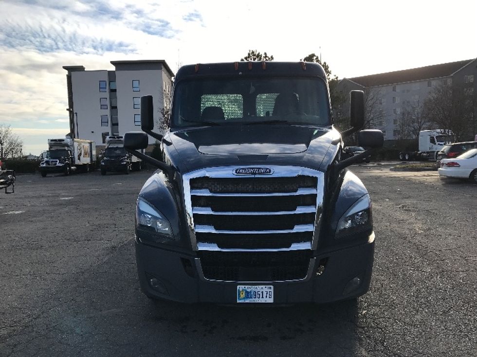 Day Cab Tractor-Heavy Duty Tractors-Freightliner-2019-T12664ST-Prince George-VA-401,776\n\t\tmiles-$ 45,500 - Image 2