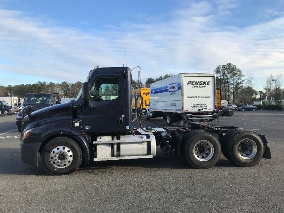 Day Cab Tractor-Heavy Duty Tractors-Freightliner-2019-T12664ST-Prince George-VA-401,776\n\t\tmiles-$ 45,500 - Image 4