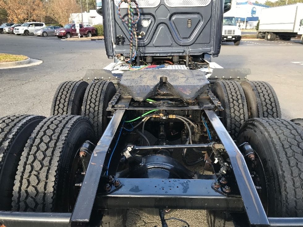 Day Cab Tractor-Heavy Duty Tractors-Freightliner-2019-T12664ST-Prince George-VA-401,776\n\t\tmiles-$ 45,500 - Image 6