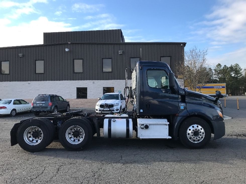 Day Cab Tractor-Heavy Duty Tractors-Freightliner-2019-T12664ST-Prince George-VA-401,776\n\t\tmiles-$ 45,500 - Image 8