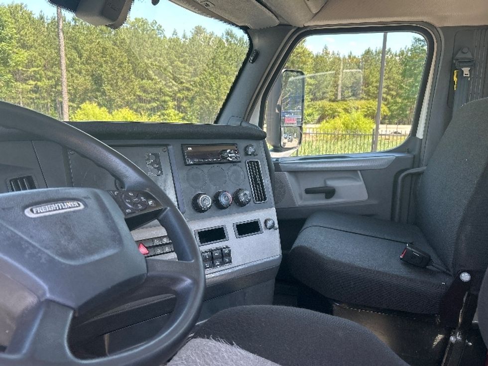 Day Cab Tractor-Heavy Duty Tractors-Freightliner-2019-T12664ST-Prince George-VA-428,709\n\t\tmiles-$ 37,750 - Image 10