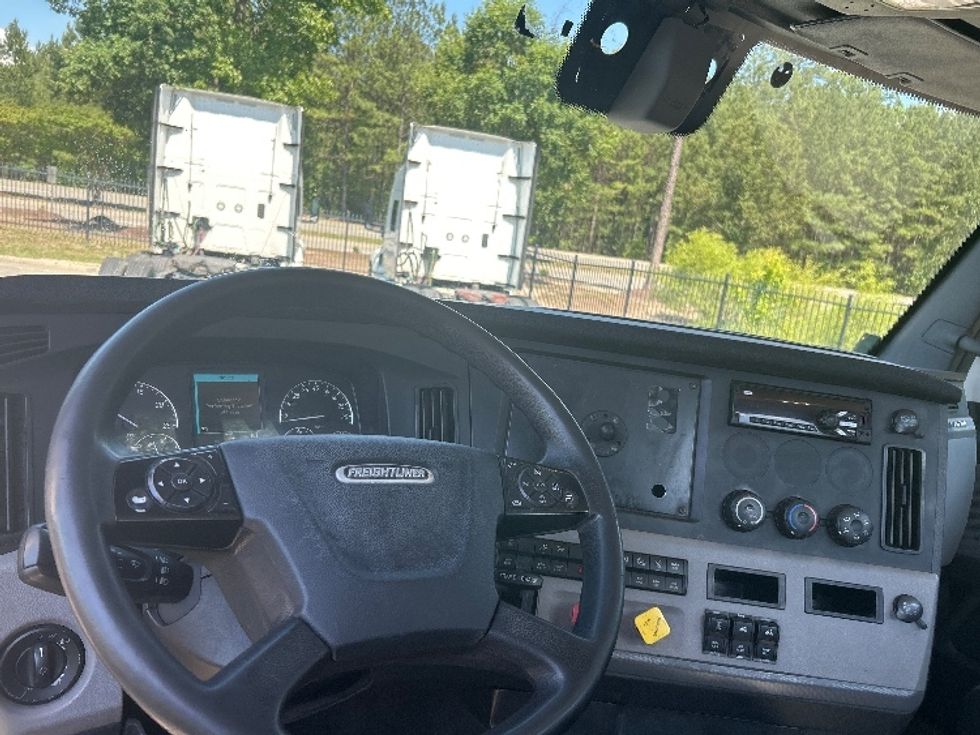 Day Cab Tractor-Heavy Duty Tractors-Freightliner-2019-T12664ST-Prince George-VA-428,709\n\t\tmiles-$ 37,750 - Image 11
