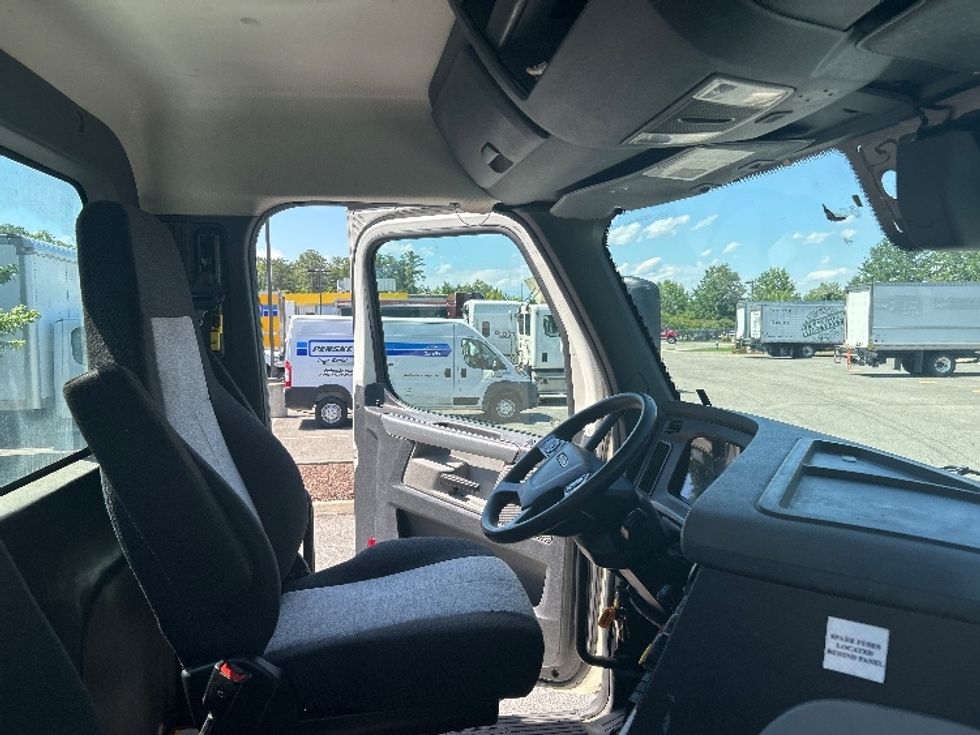 Day Cab Tractor-Heavy Duty Tractors-Freightliner-2019-T12664ST-Prince George-VA-428,709\n\t\tmiles-$ 37,750 - Image 14