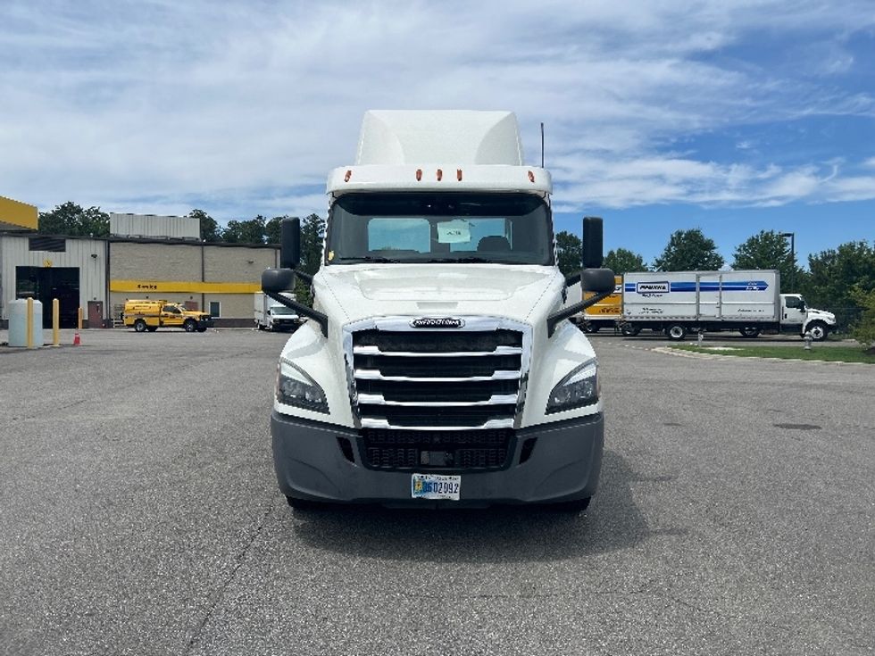 Day Cab Tractor-Heavy Duty Tractors-Freightliner-2019-T12664ST-Prince George-VA-428,709\n\t\tmiles-$ 37,750 - Image 2