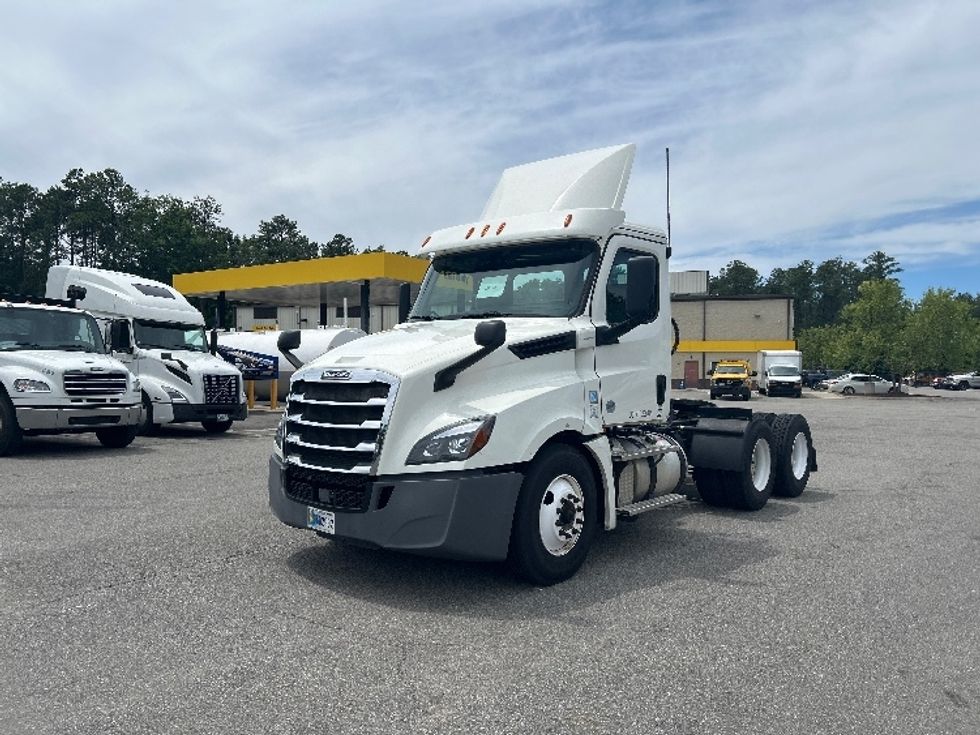 Day Cab Tractor-Heavy Duty Tractors-Freightliner-2019-T12664ST-Prince George-VA-428,709\n\t\tmiles-$ 37,750 - Image 3