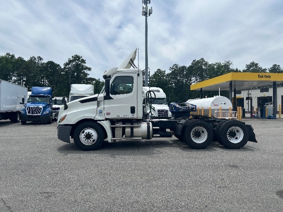Day Cab Tractor-Heavy Duty Tractors-Freightliner-2019-T12664ST-Prince George-VA-428,709\n\t\tmiles-$ 37,750 - Image 4