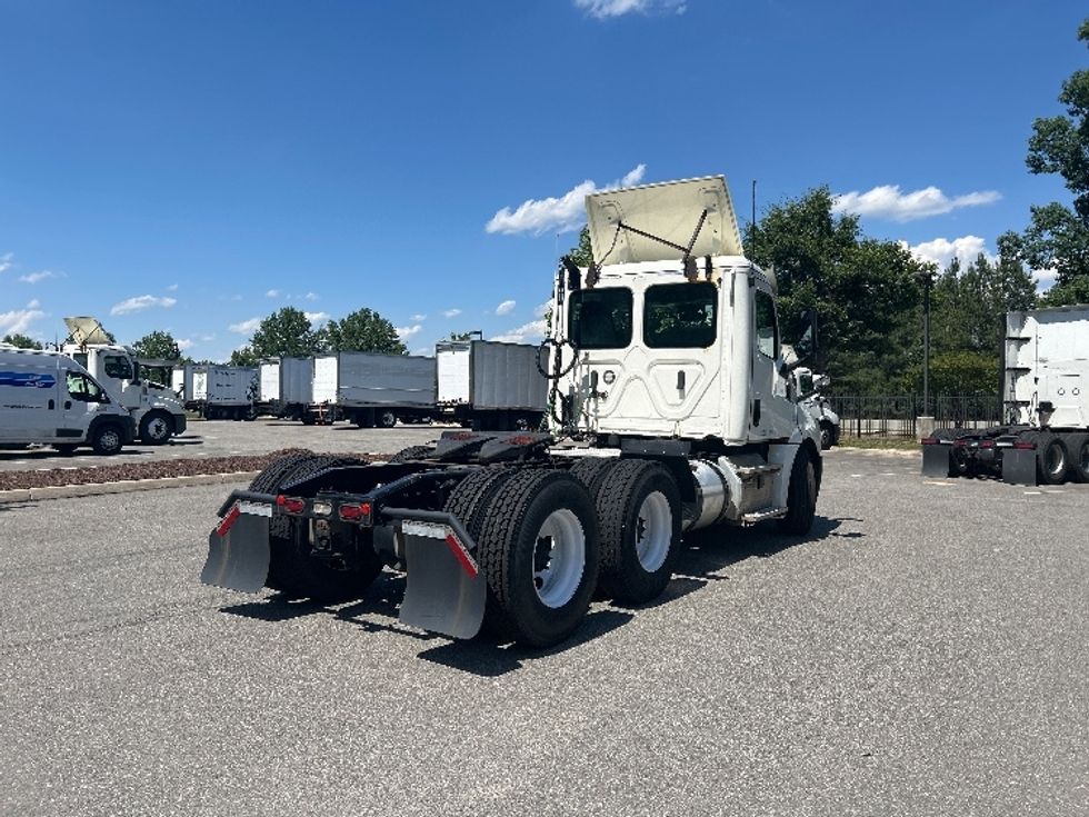 Day Cab Tractor-Heavy Duty Tractors-Freightliner-2019-T12664ST-Prince George-VA-428,709\n\t\tmiles-$ 37,750 - Image 7
