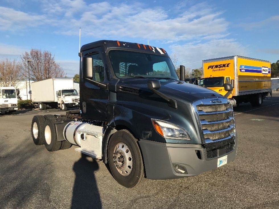 Day Cab Tractor-Heavy Duty Tractors-Freightliner-2019-T12664ST-Prince George-VA-470,016\n\t\tmiles-$ 41,750 - Image 1