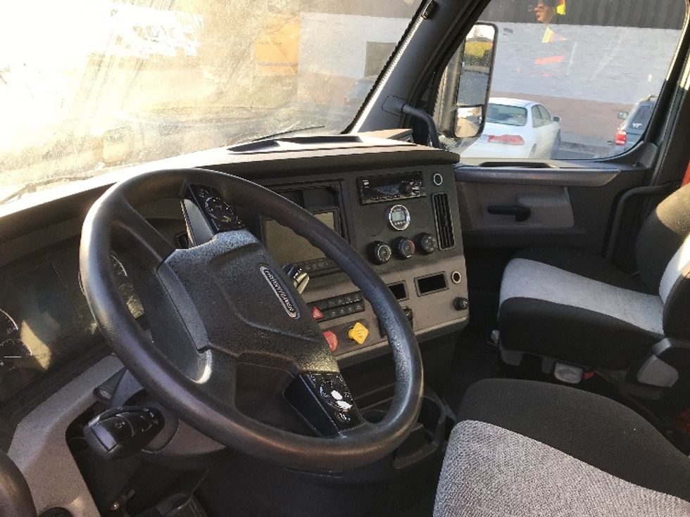 Day Cab Tractor-Heavy Duty Tractors-Freightliner-2019-T12664ST-Prince George-VA-470,016\n\t\tmiles-$ 41,750 - Image 10