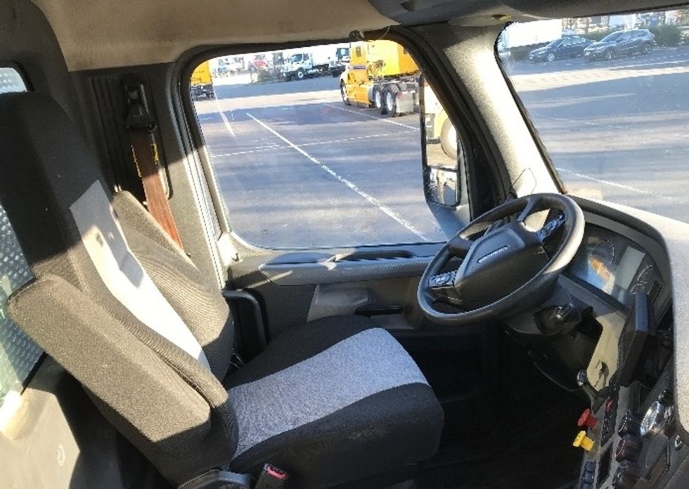 Day Cab Tractor-Heavy Duty Tractors-Freightliner-2019-T12664ST-Prince George-VA-470,016\n\t\tmiles-$ 41,750 - Image 14