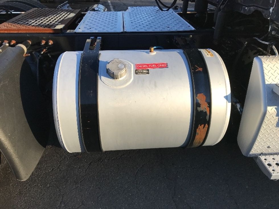 Day Cab Tractor-Heavy Duty Tractors-Freightliner-2019-T12664ST-Prince George-VA-470,016\n\t\tmiles-$ 41,750 - Image 18