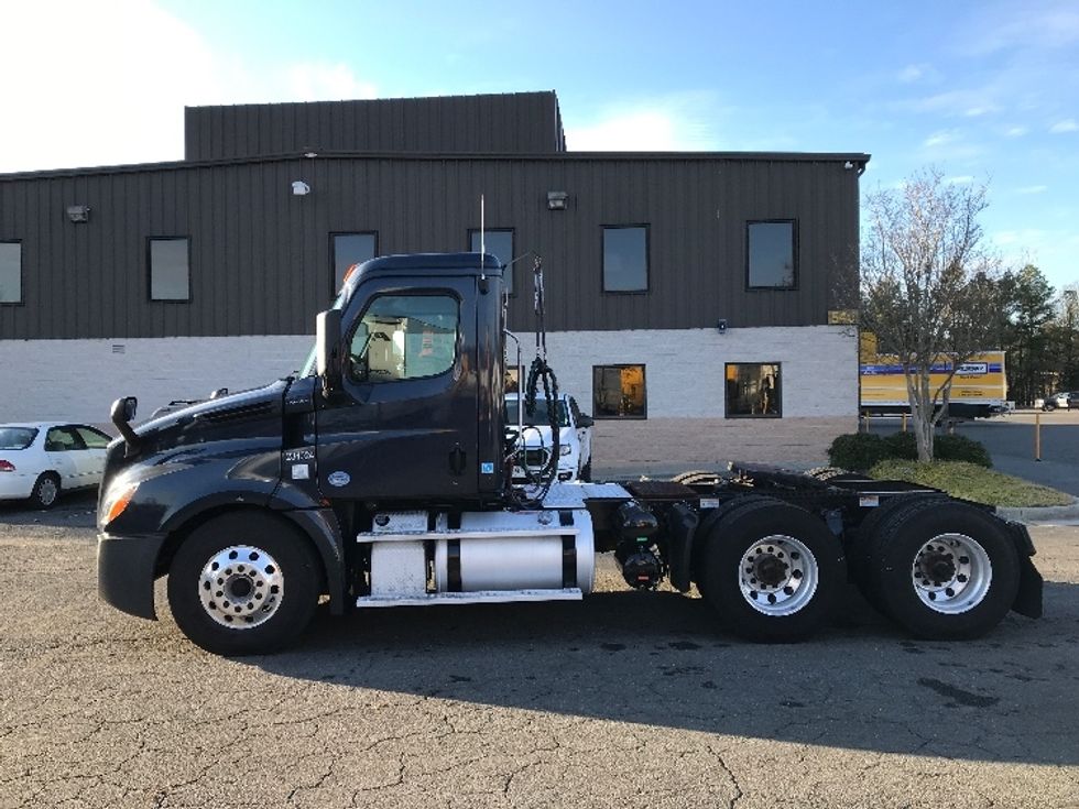 Day Cab Tractor-Heavy Duty Tractors-Freightliner-2019-T12664ST-Prince George-VA-470,016\n\t\tmiles-$ 41,750 - Image 4