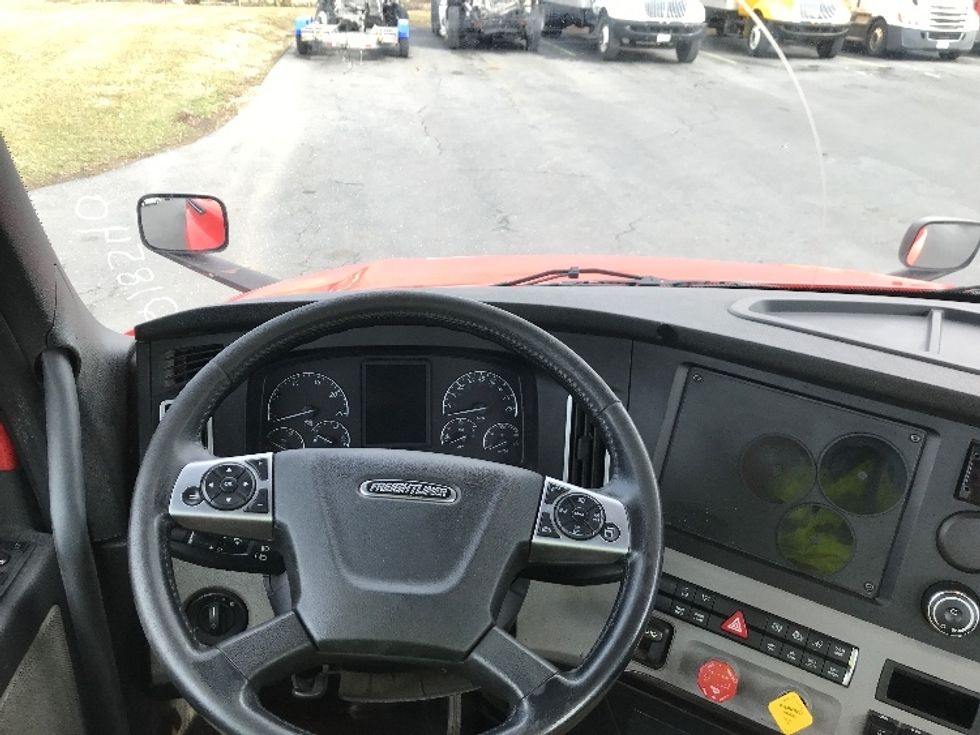 Day Cab Tractor-Heavy Duty Tractors-Freightliner-2019-T12664ST-Prince George-VA-548,416\n\t\tmiles-$ 36,250 - Image 11