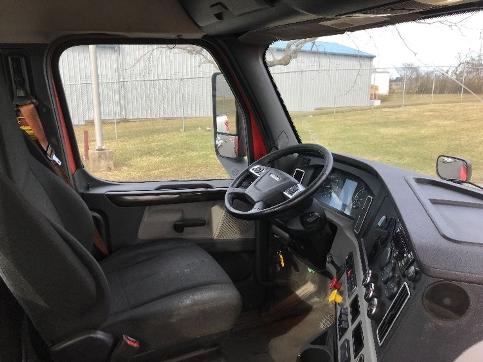 Day Cab Tractor-Heavy Duty Tractors-Freightliner-2019-T12664ST-Prince George-VA-548,416\n\t\tmiles-$ 36,250 - Image 14