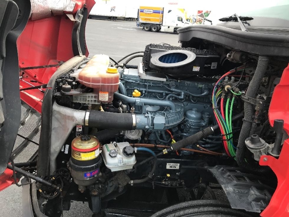 Day Cab Tractor-Heavy Duty Tractors-Freightliner-2019-T12664ST-Prince George-VA-548,416\n\t\tmiles-$ 36,250 - Image 16