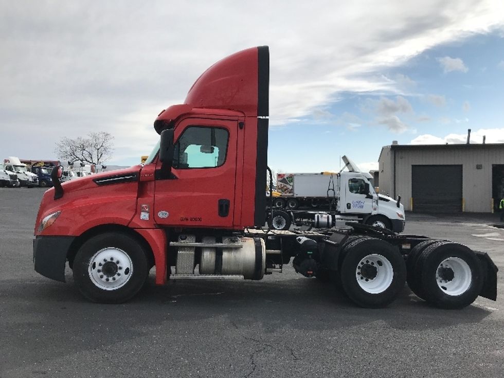 Day Cab Tractor-Heavy Duty Tractors-Freightliner-2019-T12664ST-Prince George-VA-548,416\n\t\tmiles-$ 36,250 - Image 4
