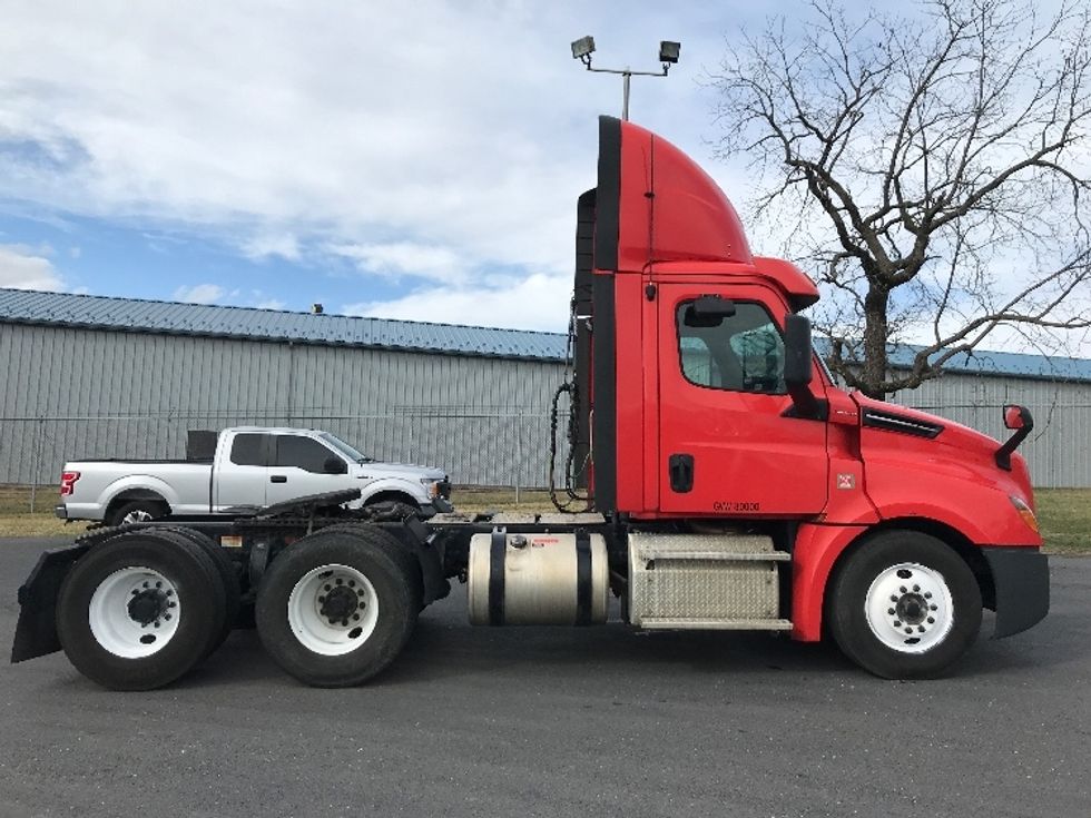 Day Cab Tractor-Heavy Duty Tractors-Freightliner-2019-T12664ST-Prince George-VA-548,416\n\t\tmiles-$ 36,250 - Image 8