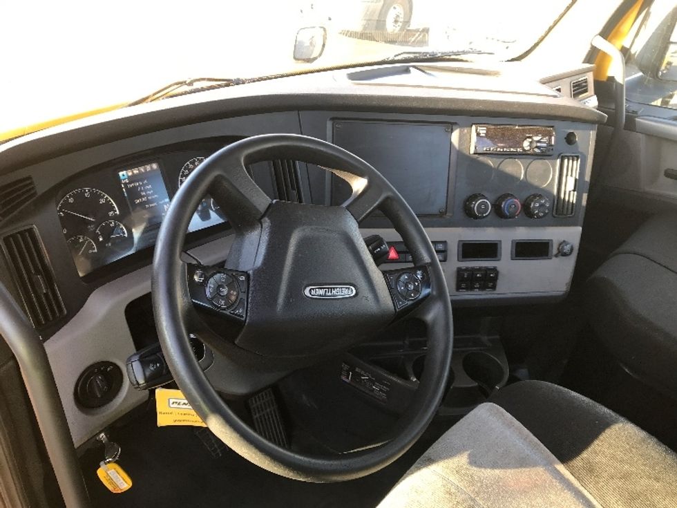 Day Cab Tractor-Heavy Duty Tractors-Freightliner-2019-T12664ST-Prince George-VA-575,257\n\t\tmiles-$ 30,000 - Image 10