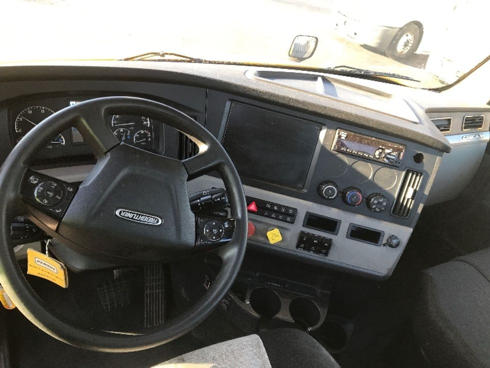 Day Cab Tractor-Heavy Duty Tractors-Freightliner-2019-T12664ST-Prince George-VA-575,257\n\t\tmiles-$ 30,000 - Image 11