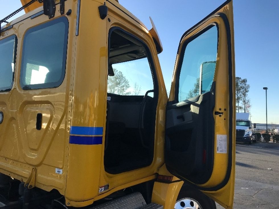 Day Cab Tractor-Heavy Duty Tractors-Freightliner-2019-T12664ST-Prince George-VA-575,257\n\t\tmiles-$ 30,000 - Image 12
