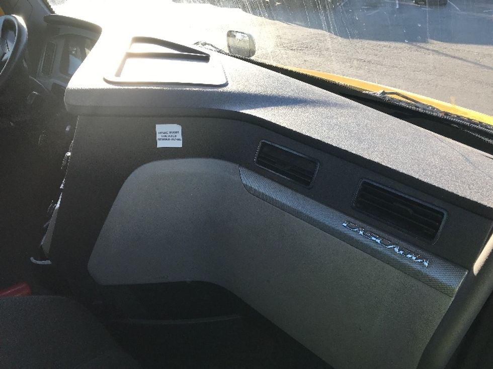 Day Cab Tractor-Heavy Duty Tractors-Freightliner-2019-T12664ST-Prince George-VA-575,257\n\t\tmiles-$ 30,000 - Image 13