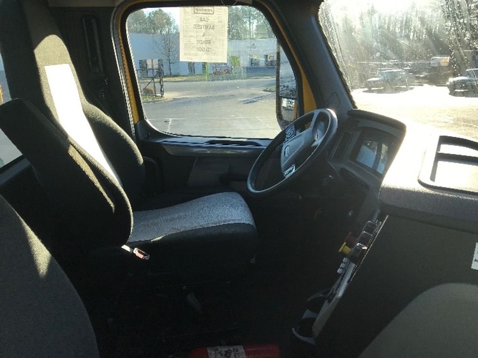 Day Cab Tractor-Heavy Duty Tractors-Freightliner-2019-T12664ST-Prince George-VA-575,257\n\t\tmiles-$ 30,000 - Image 15