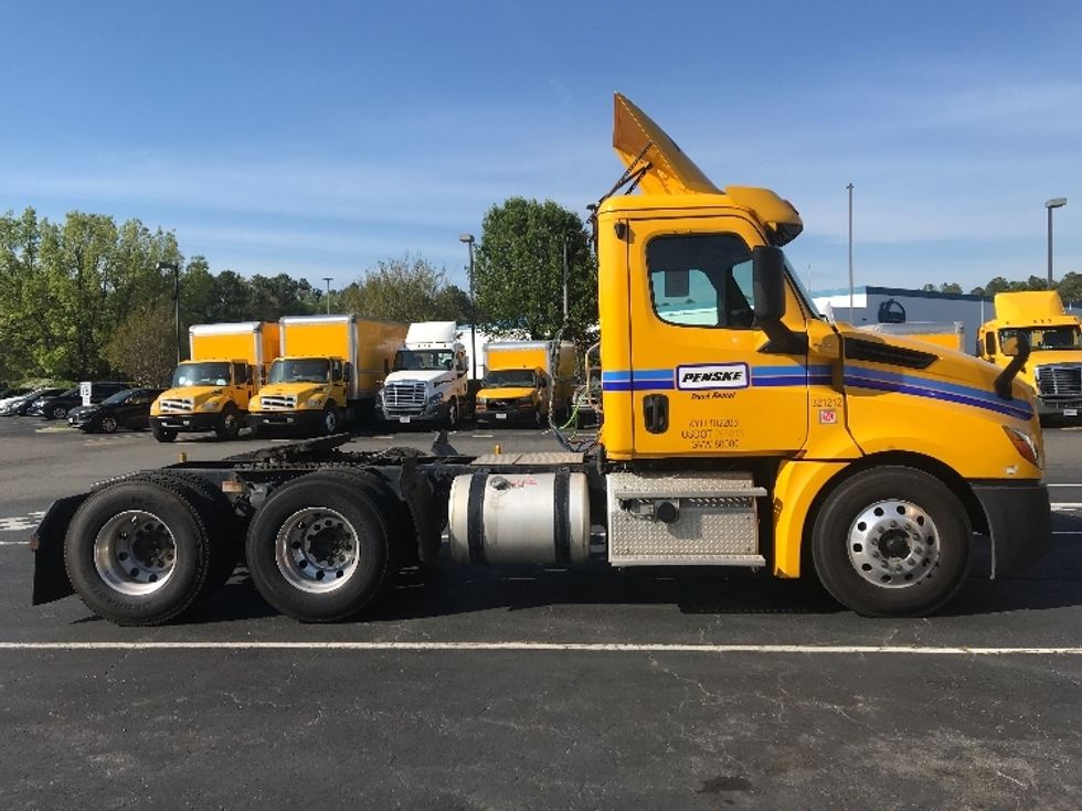 Day Cab Tractor-Heavy Duty Tractors-Freightliner-2019-T12664ST-Prince George-VA-575,257\n\t\tmiles-$ 30,000 - Image 8