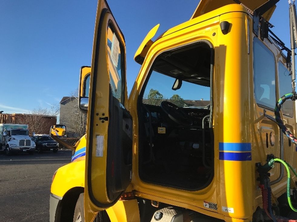 Day Cab Tractor-Heavy Duty Tractors-Freightliner-2019-T12664ST-Prince George-VA-575,257\n\t\tmiles-$ 30,000 - Image 9