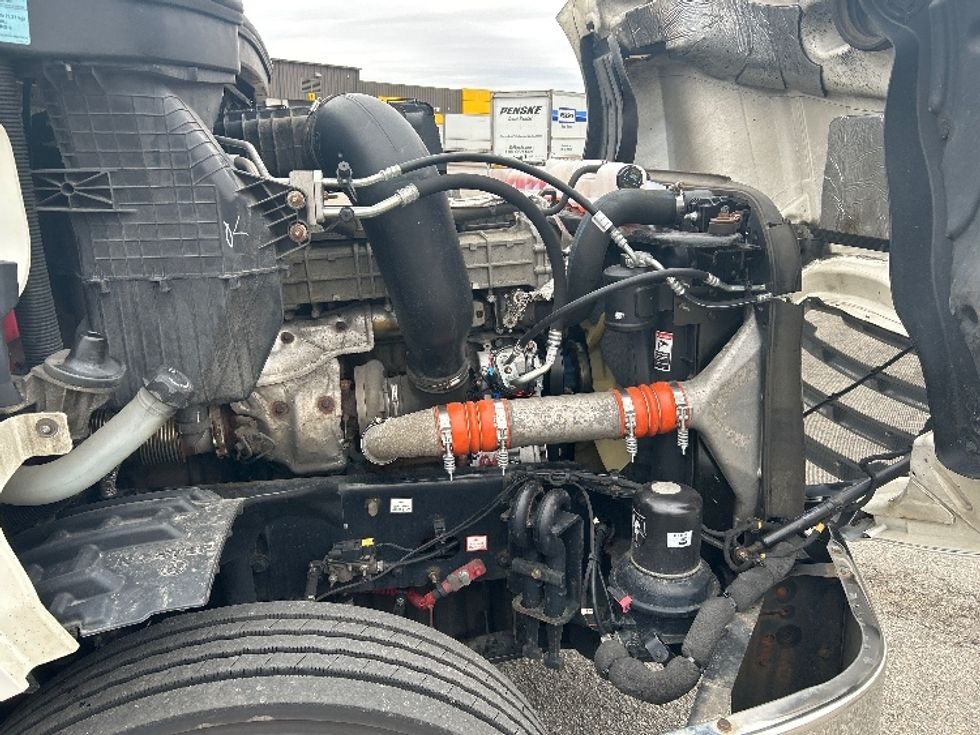 Day Cab Tractor-Heavy Duty Tractors-Freightliner-2019-T12664ST-Prince George-VA-586,912\n\t\tmiles-$ 33,750 - Image 15