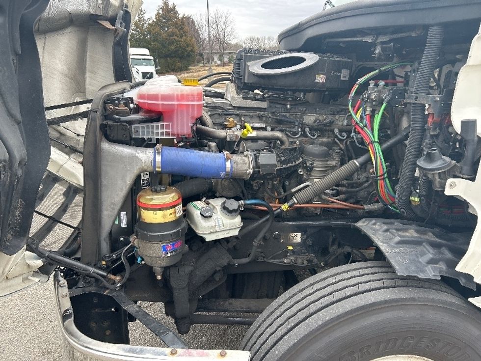 Day Cab Tractor-Heavy Duty Tractors-Freightliner-2019-T12664ST-Prince George-VA-586,912\n\t\tmiles-$ 33,750 - Image 16