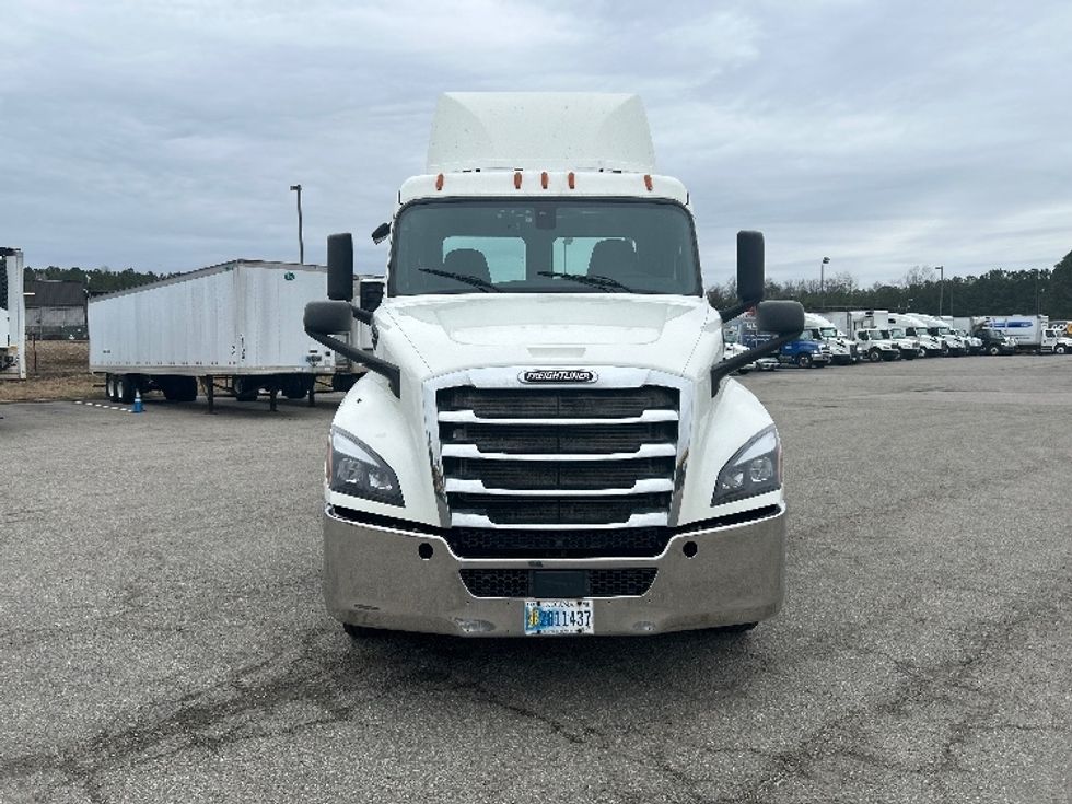 Day Cab Tractor-Heavy Duty Tractors-Freightliner-2019-T12664ST-Prince George-VA-586,912\n\t\tmiles-$ 33,750 - Image 2