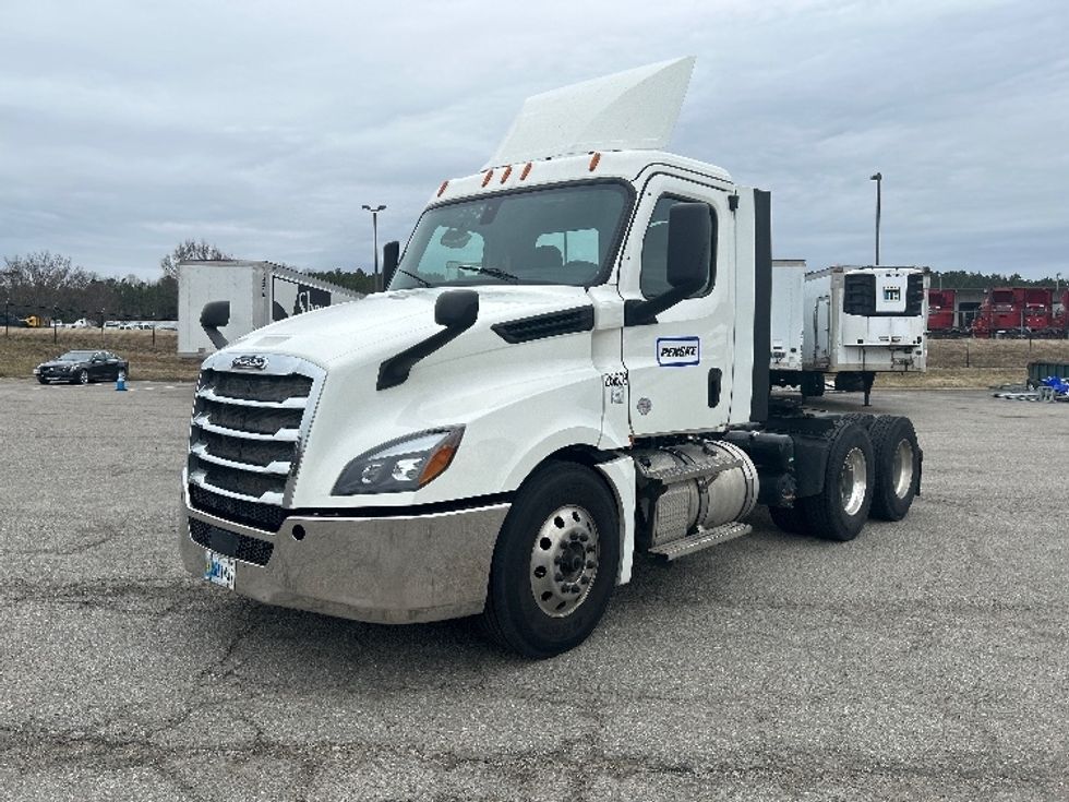 Day Cab Tractor-Heavy Duty Tractors-Freightliner-2019-T12664ST-Prince George-VA-586,912\n\t\tmiles-$ 33,750 - Image 3