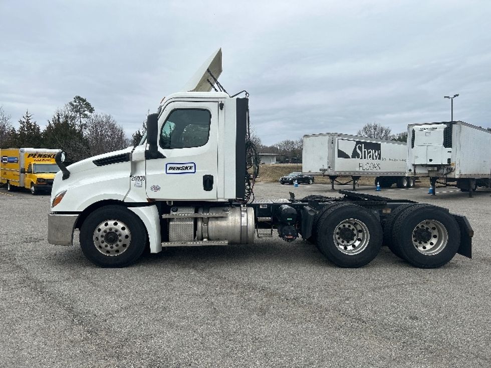 Day Cab Tractor-Heavy Duty Tractors-Freightliner-2019-T12664ST-Prince George-VA-586,912\n\t\tmiles-$ 33,750 - Image 4