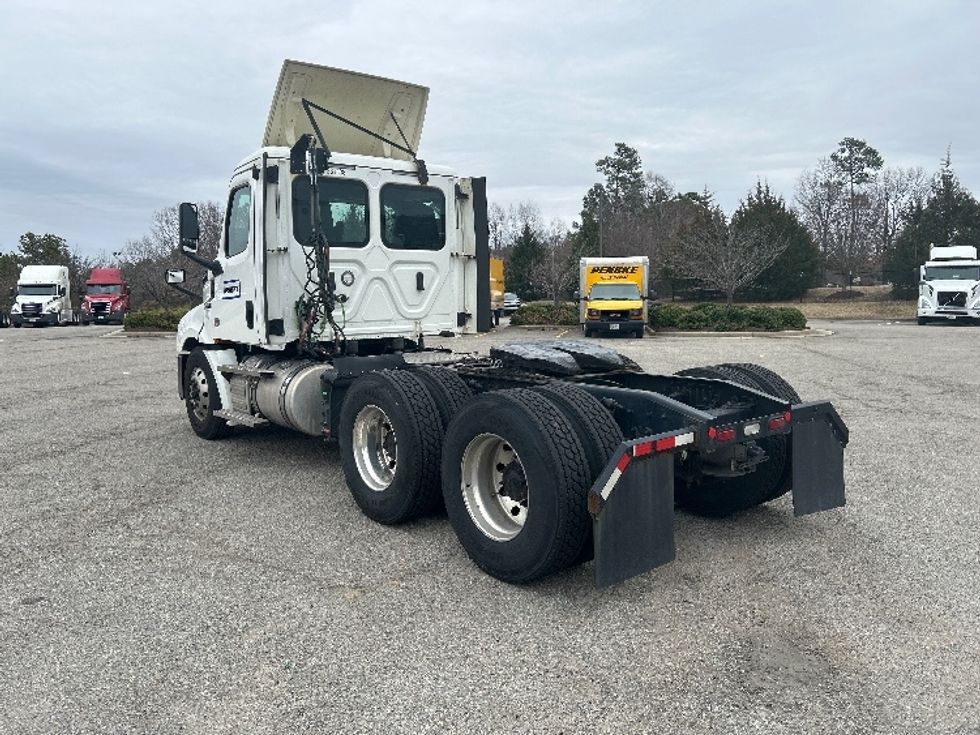 Day Cab Tractor-Heavy Duty Tractors-Freightliner-2019-T12664ST-Prince George-VA-586,912\n\t\tmiles-$ 33,750 - Image 5