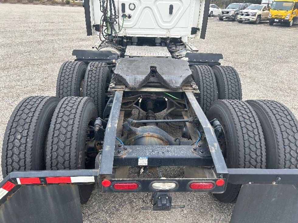 Day Cab Tractor-Heavy Duty Tractors-Freightliner-2019-T12664ST-Prince George-VA-586,912\n\t\tmiles-$ 33,750 - Image 6