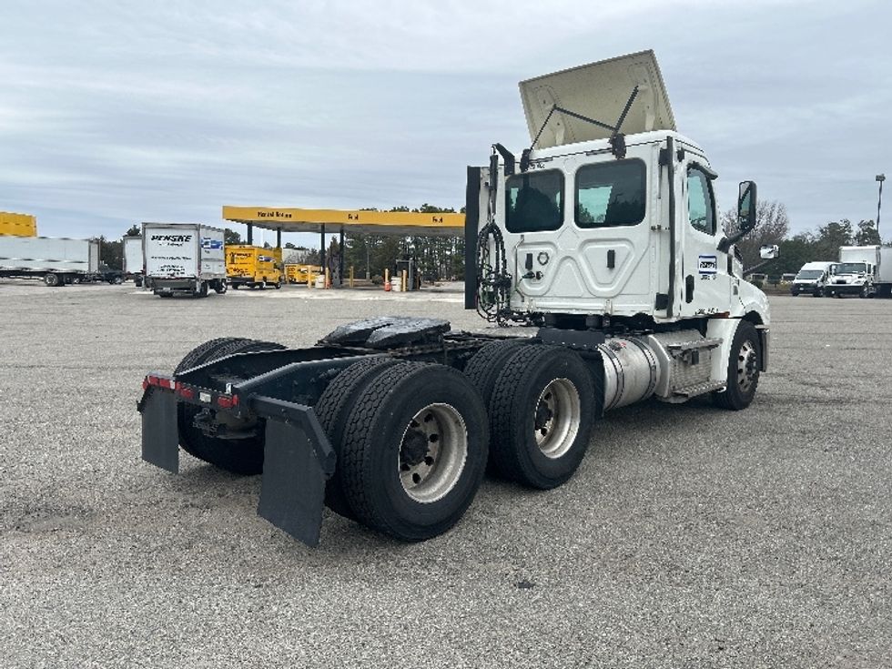 Day Cab Tractor-Heavy Duty Tractors-Freightliner-2019-T12664ST-Prince George-VA-586,912\n\t\tmiles-$ 33,750 - Image 7