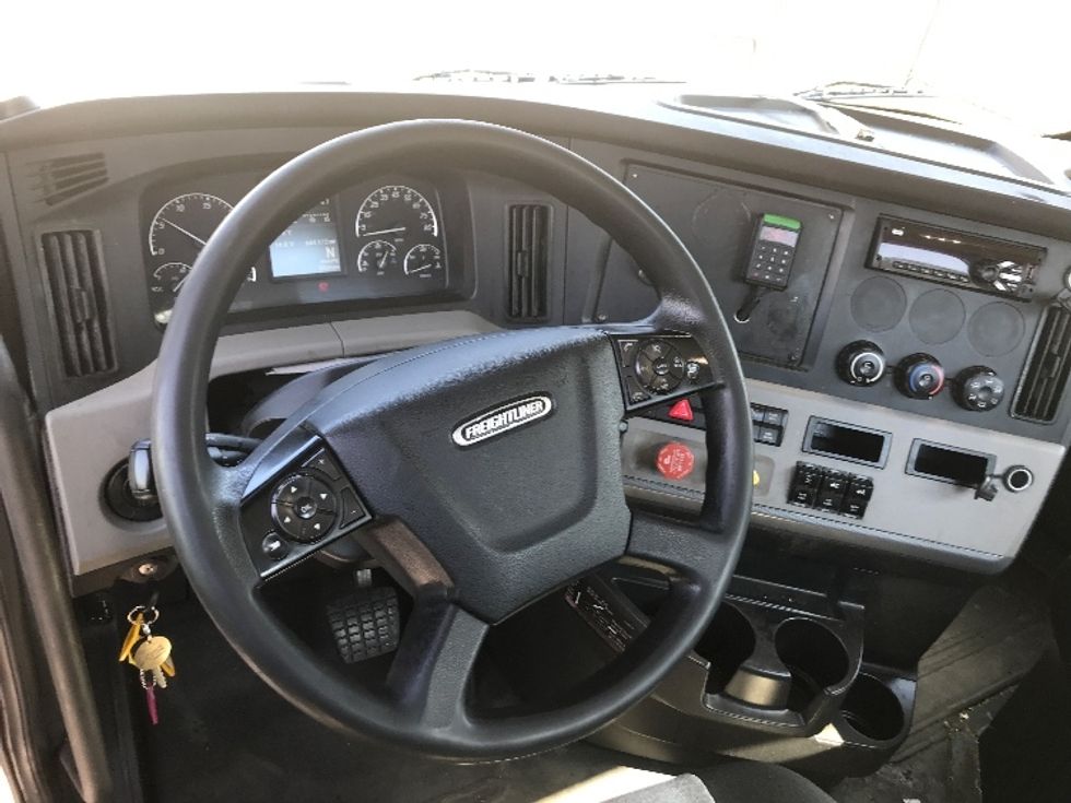 Day Cab Tractor-Heavy Duty Tractors-Freightliner-2019-T12664ST-Prince George-VA-645,177\n\t\tmiles-$ 25,250 - Image 10